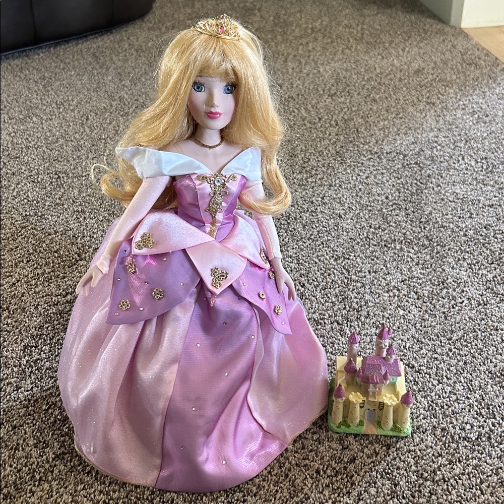 2002 Disney Princess Brass Key Aurora Sleeping Beauty Fine Porcelain Doll
